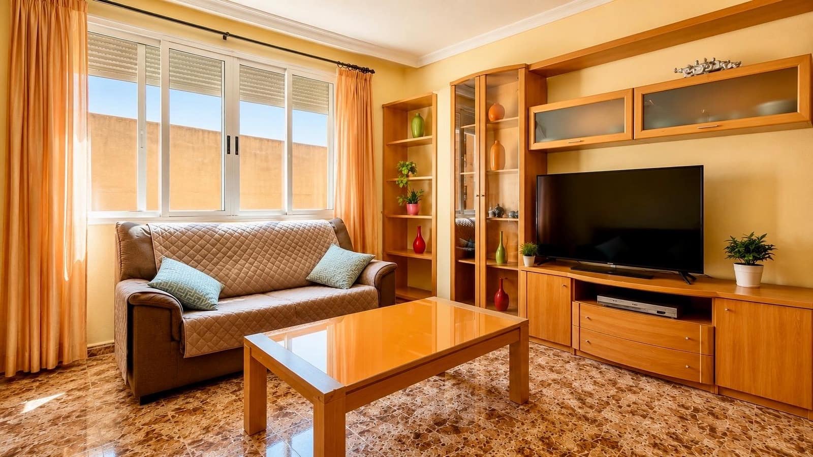 Piso de 3 habitaciones en València ciudad en venta - 240.000 € (Ref: 9903972)