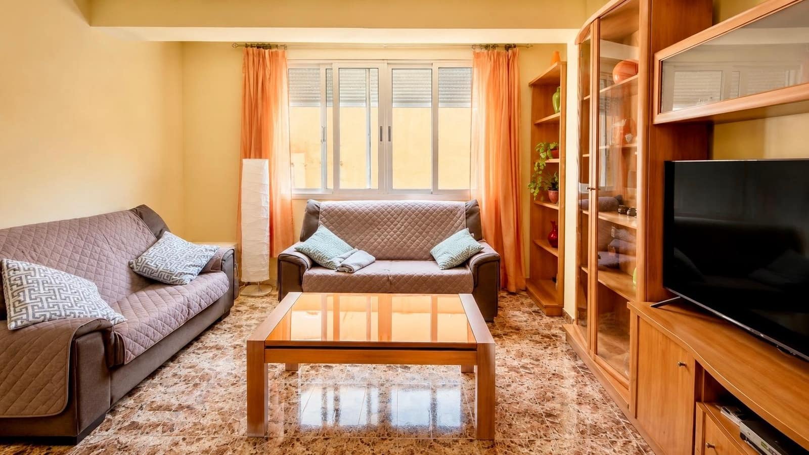 Piso de 3 habitaciones en València ciudad en venta - 240.000 € (Ref: 9903972)