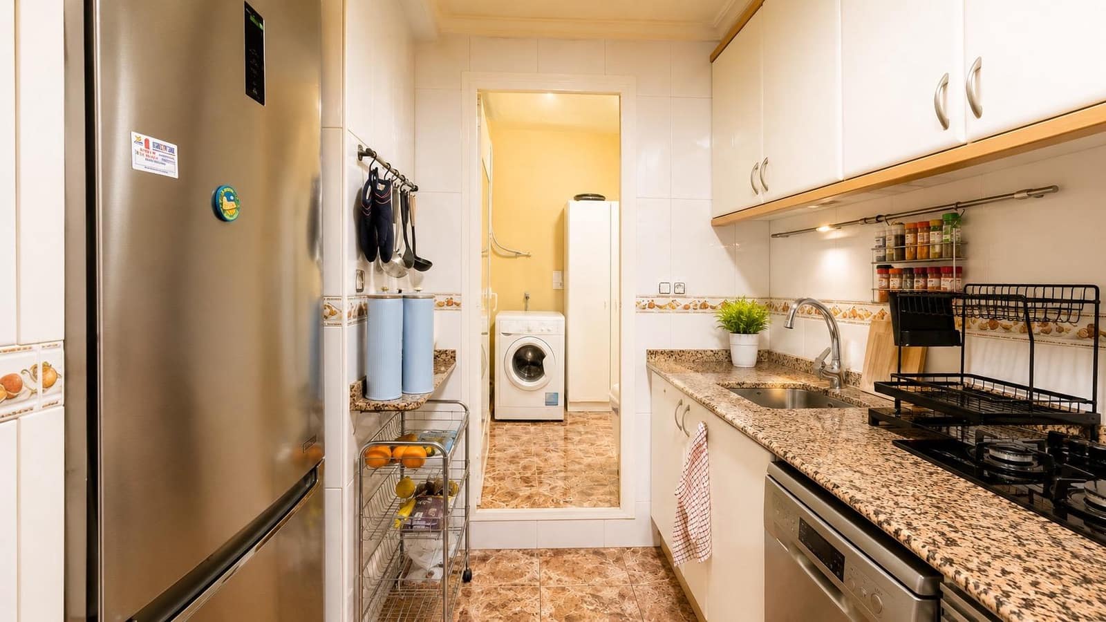 Piso de 3 habitaciones en València ciudad en venta - 240.000 € (Ref: 9903972)