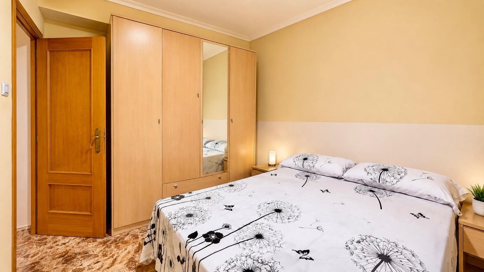 Piso de 3 habitaciones en València ciudad en venta - 240.000 € (Ref: 9903972)