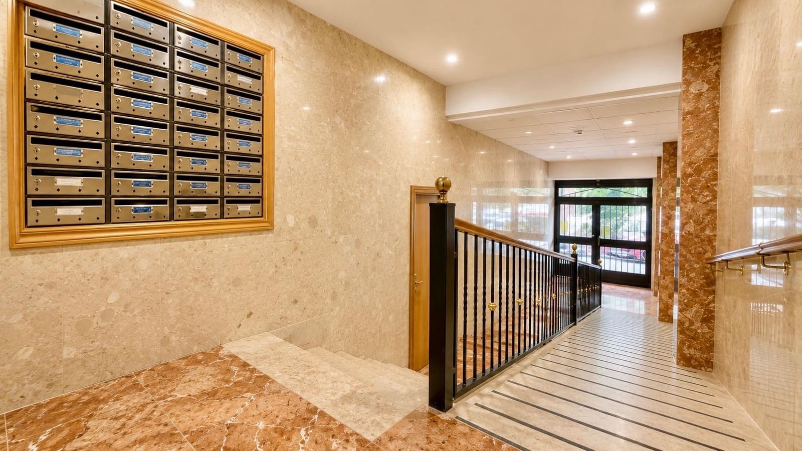 Piso de 3 habitaciones en València ciudad en venta - 240.000 € (Ref: 9903972)