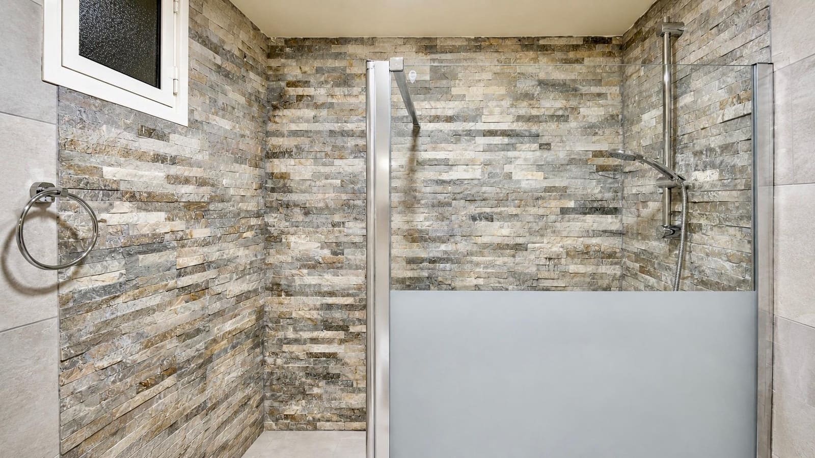 Piso de 3 habitaciones en València ciudad en venta - 240.000 € (Ref: 9903972)