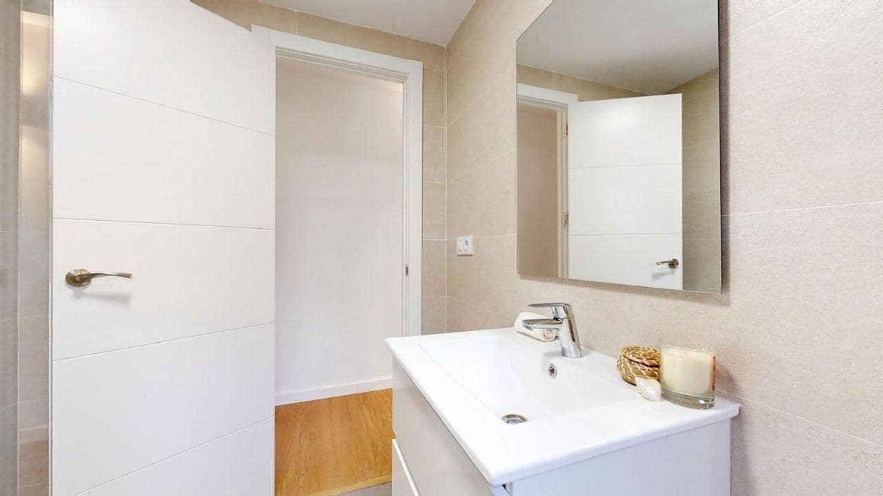 4 bedroom Flat for rent in Valencia city - € 1,900 (Ref: 9934242)