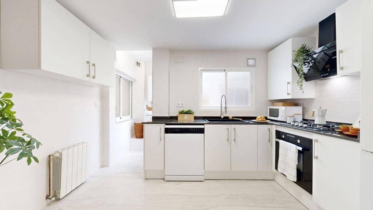 4 bedroom Flat for rent in Valencia city - € 1,900 (Ref: 9934242)