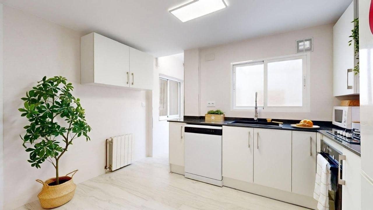 4 bedroom Flat for rent in Valencia city - € 1,900 (Ref: 9934242)