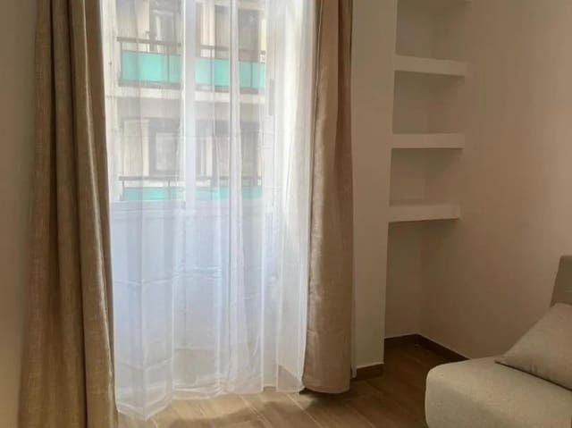 2 soveværelse Lejlighed til leje i Arrancapins, Valencia by - € 1.400 (Ref: 9947956)