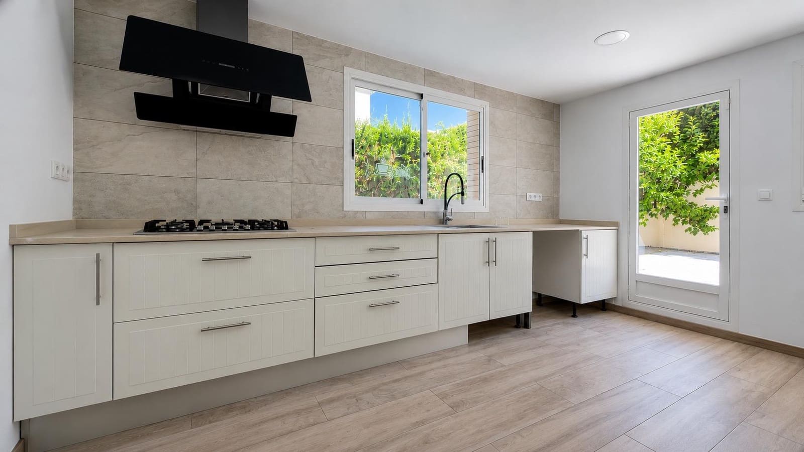 4 camera da letto Villetta Bifamiliare da affittare in Paterna con piscina garage - 2.900 € (Rif: 9947960)