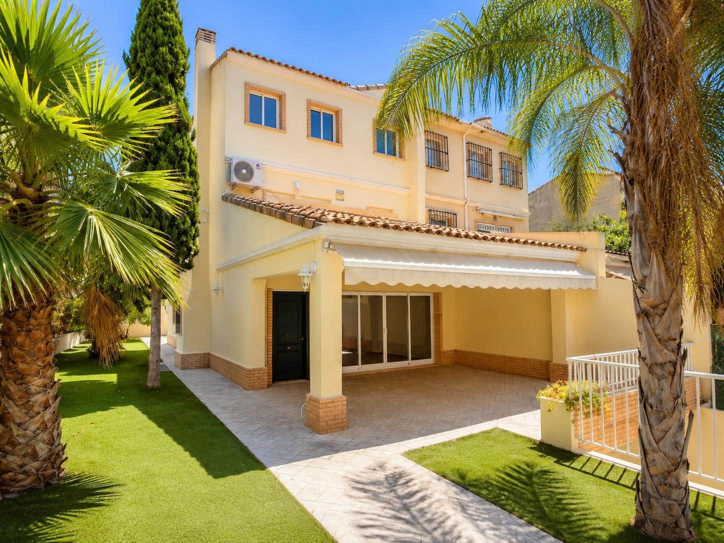 4 camera da letto Villetta Bifamiliare da affittare in Paterna con piscina garage - 2.900 € (Rif: 9947960)