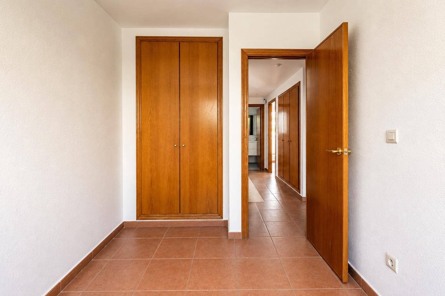 4 camera da letto Villetta Bifamiliare da affittare in Paterna con piscina garage - 2.900 € (Rif: 9947960)