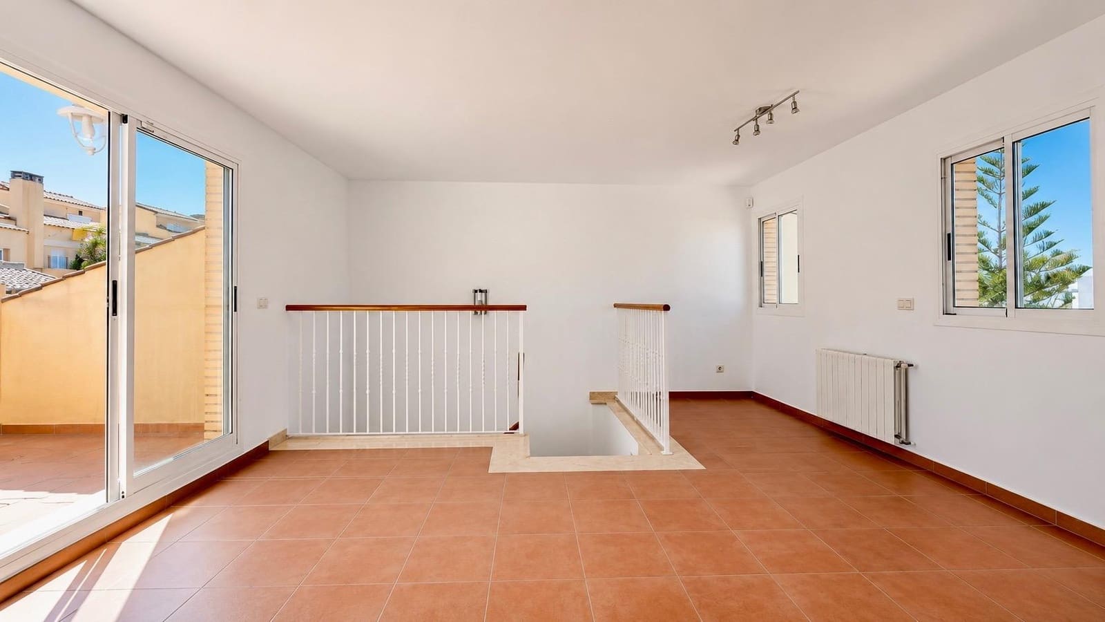 4 camera da letto Villetta Bifamiliare da affittare in Paterna con piscina garage - 2.900 € (Rif: 9947960)