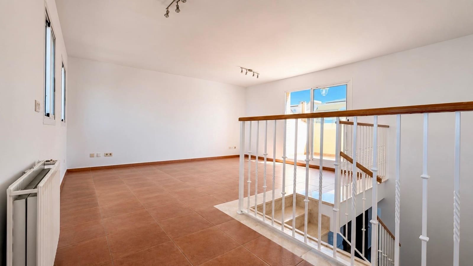 4 camera da letto Villetta Bifamiliare da affittare in Paterna con piscina garage - 2.900 € (Rif: 9947960)