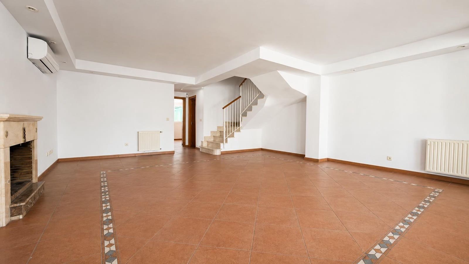 4 camera da letto Villetta Bifamiliare da affittare in Paterna con piscina garage - 2.900 € (Rif: 9947960)