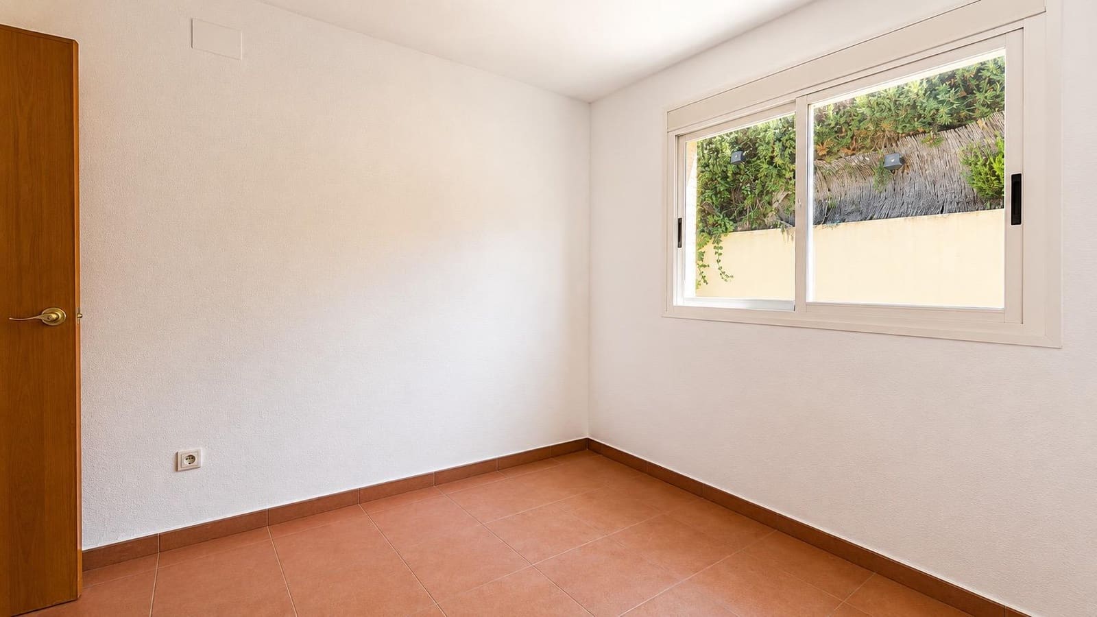 4 camera da letto Villetta Bifamiliare da affittare in Paterna con piscina garage - 2.900 € (Rif: 9947960)