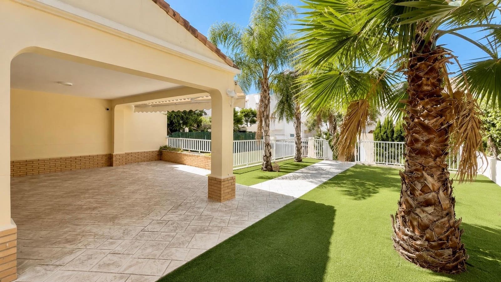 4 camera da letto Villetta Bifamiliare da affittare in Paterna con piscina garage - 2.900 € (Rif: 9947960)