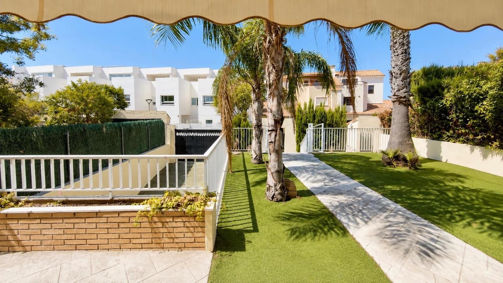 4 camera da letto Villetta Bifamiliare da affittare in Paterna con piscina garage - 2.900 € (Rif: 9947960)