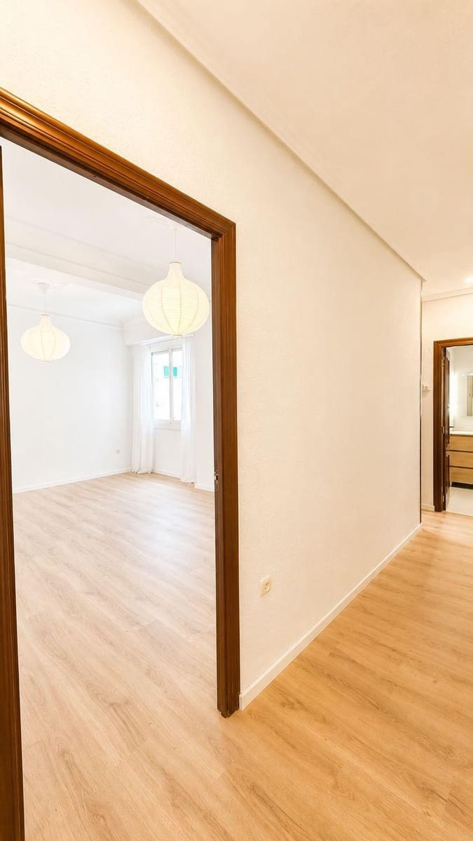Piso de 4 habitaciones en València ciudad en alquiler - 1.750 € (Ref: 9959816)