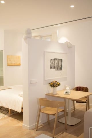 Lejlighed til leje i Ciutat Vella, Valencia by - € 1.750 (Ref: 9973351)