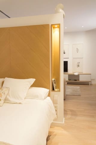 Lejlighed til leje i Ciutat Vella, Valencia by - € 1.750 (Ref: 9973351)
