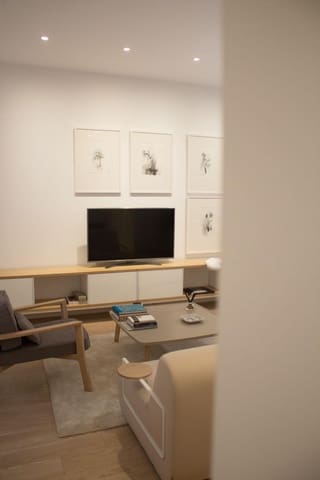 Lejlighed til leje i Ciutat Vella, Valencia by - € 1.750 (Ref: 9973351)