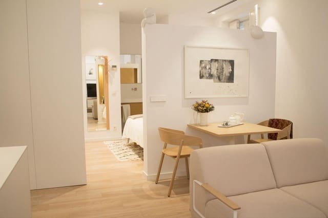 Lejlighed til leje i Ciutat Vella, Valencia by - € 1.750 (Ref: 9973351)