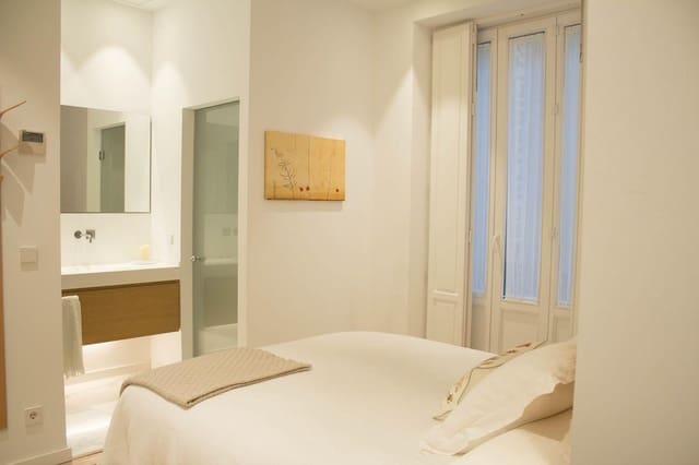 Lejlighed til leje i Ciutat Vella, Valencia by - € 1.750 (Ref: 9973351)