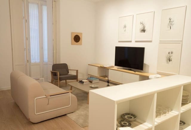 Lejlighed til leje i Ciutat Vella, Valencia by - € 1.750 (Ref: 9973351)