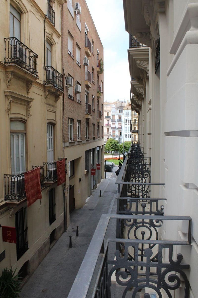 Flat for rent in Valencia city - € 1,750 (Ref: 9973351)