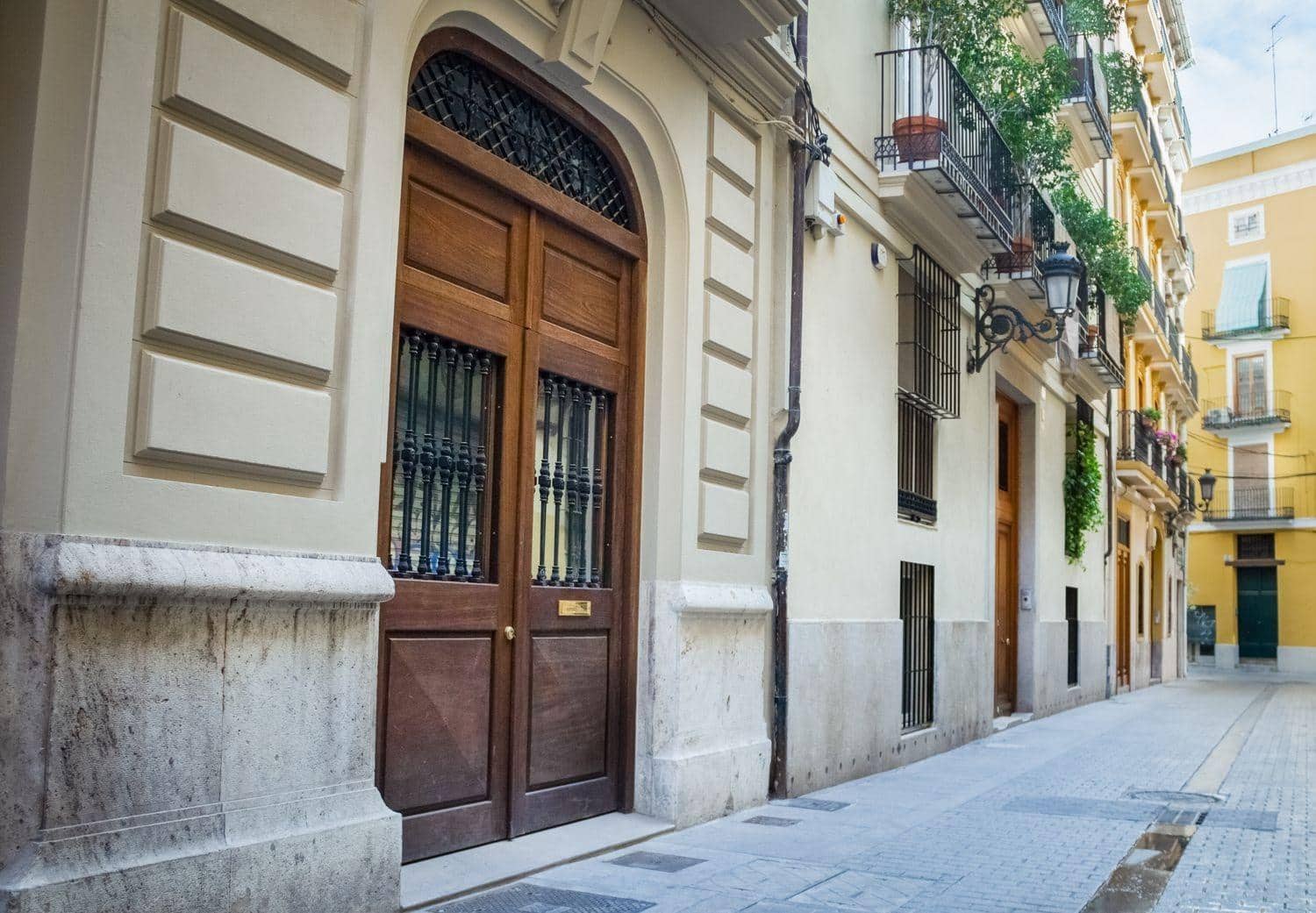 Flat for rent in Valencia city - € 1,750 (Ref: 9973351)