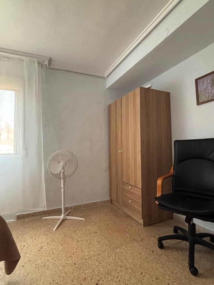 3 bedroom Flat for sale in Valencia city - € 297,000 (Ref: 9975473)