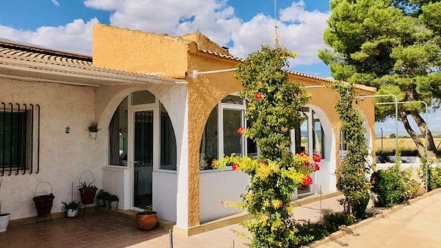 4 slaapkamer Finca/Landhuis te koop in Yecla met zwembad garage - € 275.000 (Ref: 9099480)