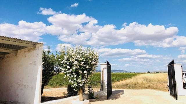 4 slaapkamer Finca/Landhuis te koop in Yecla met zwembad garage - € 275.000 (Ref: 9099480)