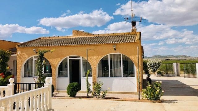 4 slaapkamer Finca/Landhuis te koop in Yecla met zwembad garage - € 275.000 (Ref: 9099480)