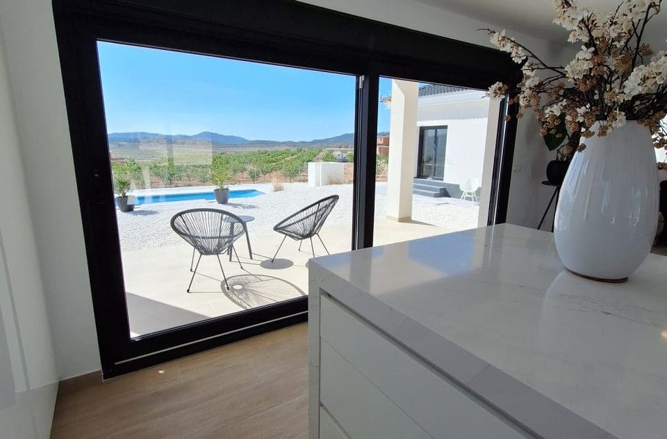 4 slaapkamer Villa te koop in Pinoso met zwembad garage - € 549.000 (Ref: 9099636)