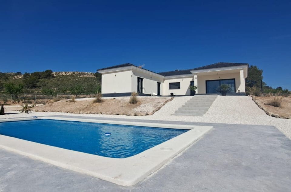 4 slaapkamer Villa te koop in Pinoso met zwembad garage - € 549.000 (Ref: 9099636)