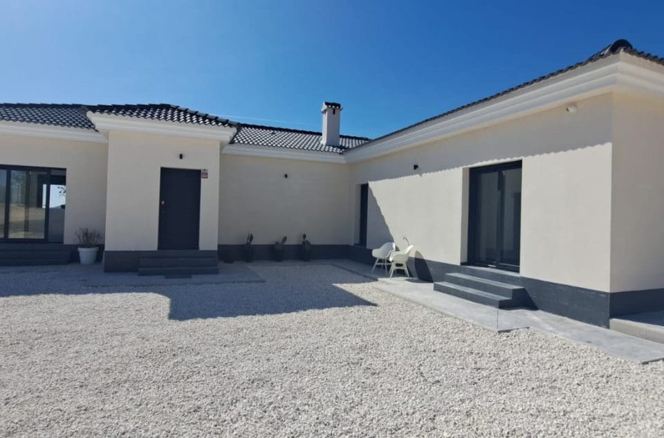 4 slaapkamer Villa te koop in Pinoso met zwembad garage - € 549.000 (Ref: 9099636)