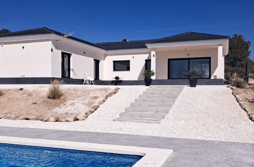 4 slaapkamer Villa te koop in Pinoso met zwembad garage - € 549.000 (Ref: 9099636)