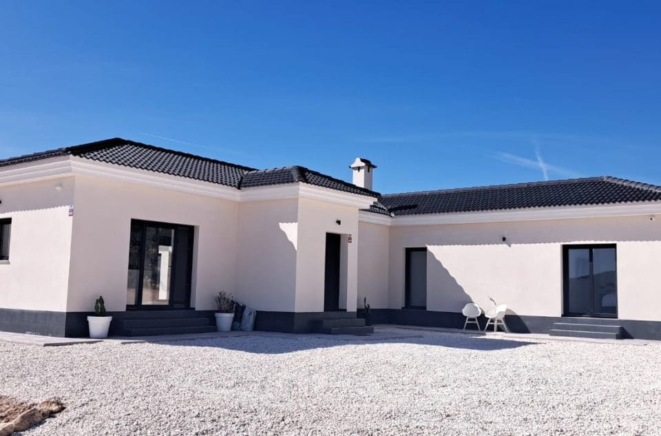 4 slaapkamer Villa te koop in Pinoso met zwembad garage - € 549.000 (Ref: 9099636)