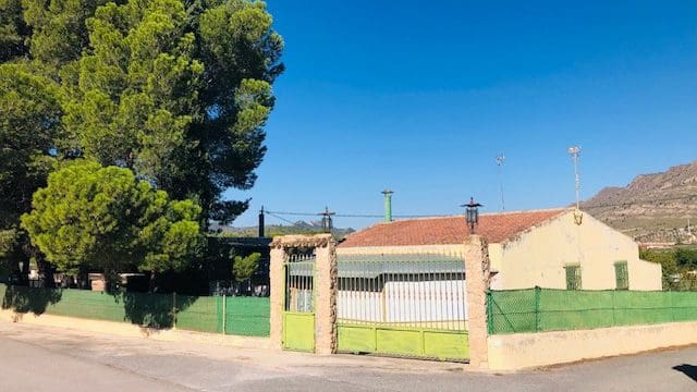 4 sovrum Finca/Hus på landet till salu i Yecla med garage - 151 000 € (Ref: 9101707)