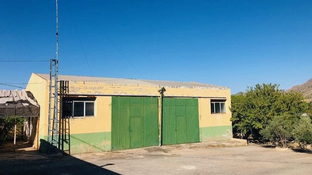 4 slaapkamer Finca/Landhuis te koop in Yecla met garage - € 151.000 (Ref: 9101707)