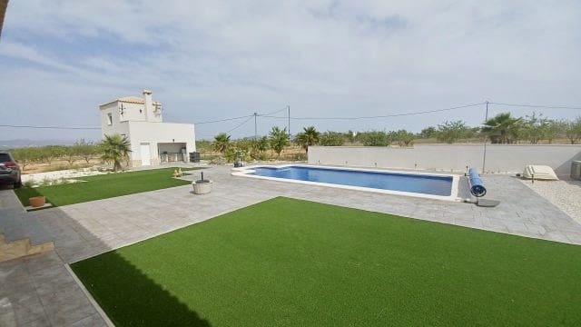 6 Zimmer Villa zu verkaufen in Pinoso mit Pool - 699.000 € (Ref: 9101807)