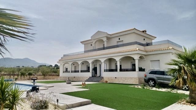 6 Zimmer Villa zu verkaufen in Pinoso mit Pool - 699.000 € (Ref: 9101807)