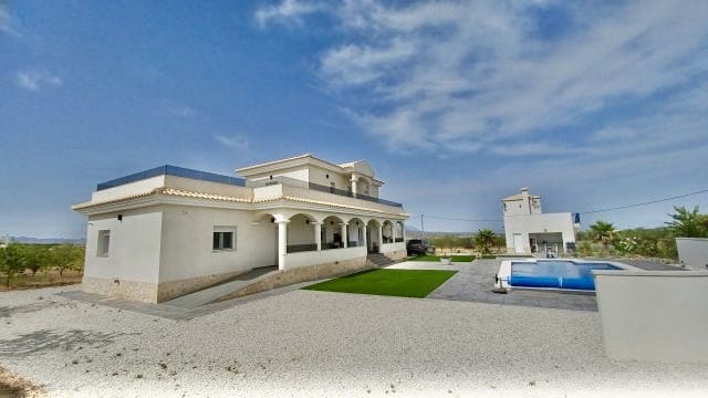 6 Zimmer Villa zu verkaufen in Pinoso mit Pool - 699.000 € (Ref: 9101807)