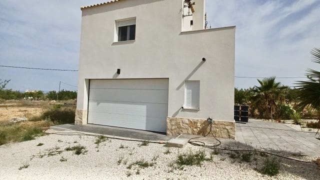 6 Zimmer Villa zu verkaufen in Pinoso mit Pool - 699.000 € (Ref: 9101807)