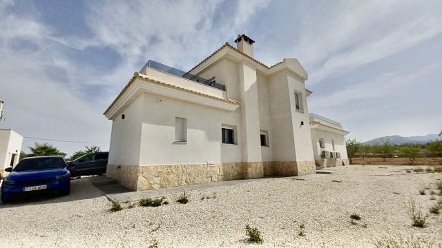 6 bedroom Villa for sale in Pinoso with pool - € 699,000 (Ref: 9101807)