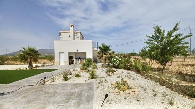 6 Zimmer Villa zu verkaufen in Pinoso mit Pool - 699.000 € (Ref: 9101807)