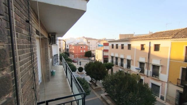 4 slaapkamer Huis te koop in Yecla met garage - € 170.000 (Ref: 9101815)