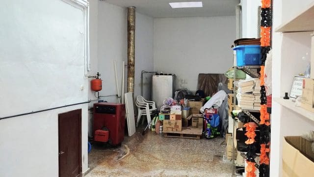 4 slaapkamer Huis te koop in Yecla met garage - € 170.000 (Ref: 9101815)