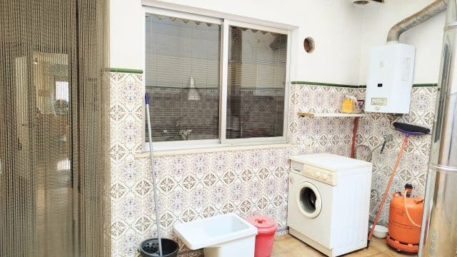 4 slaapkamer Huis te koop in Yecla met garage - € 170.000 (Ref: 9101815)