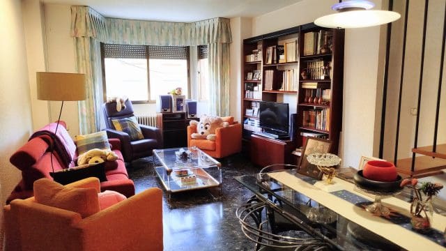 4 slaapkamer Huis te koop in Yecla met garage - € 170.000 (Ref: 9101815)