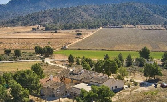 4 slaapkamer Finca/Landhuis te koop in Yecla met garage - € 62.000 (Ref: 9101860)